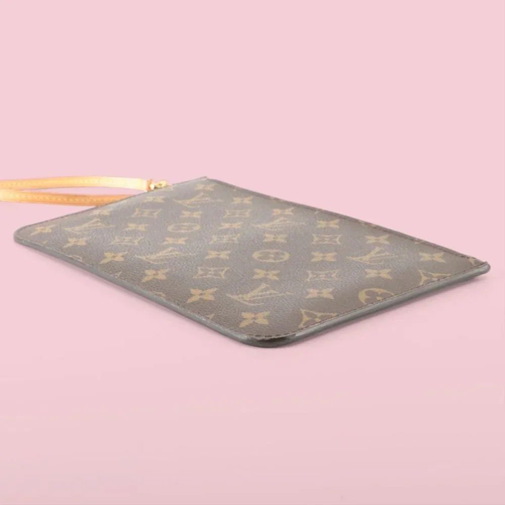 Louis Vuitton Neverfull Pochette MM in Monogram Canvas - Picture 5 of 12